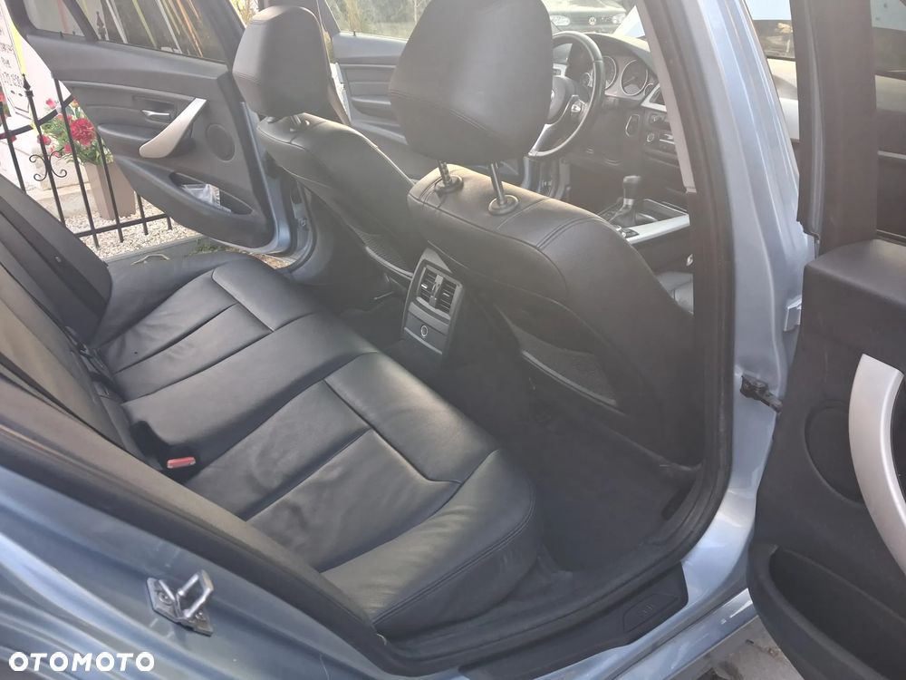 BMW Seria 3 325d M Sport - 10