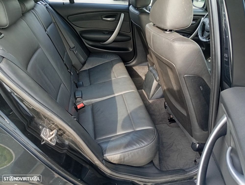 BMW 118 d Pack M - 17