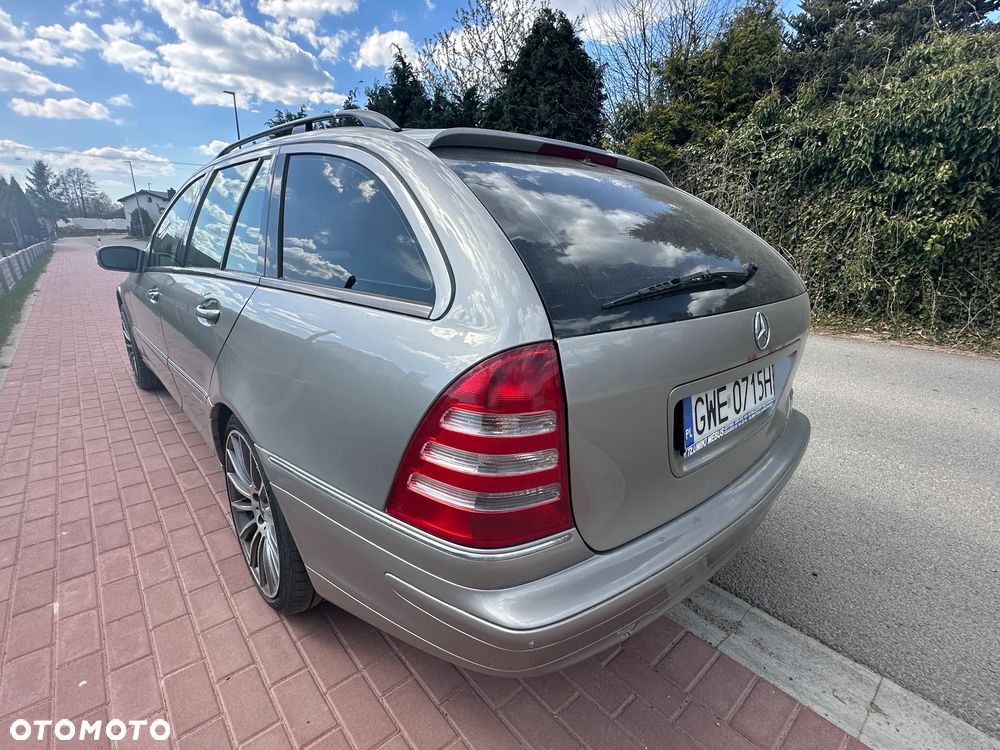 Mercedes-Benz Klasa C 240 4Matic Avantgarde - 31