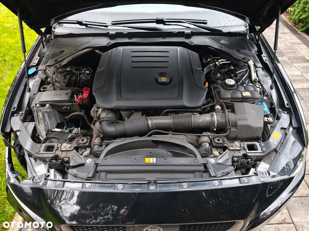 Jaguar XE 2.0 D AWD R-Sport - 37