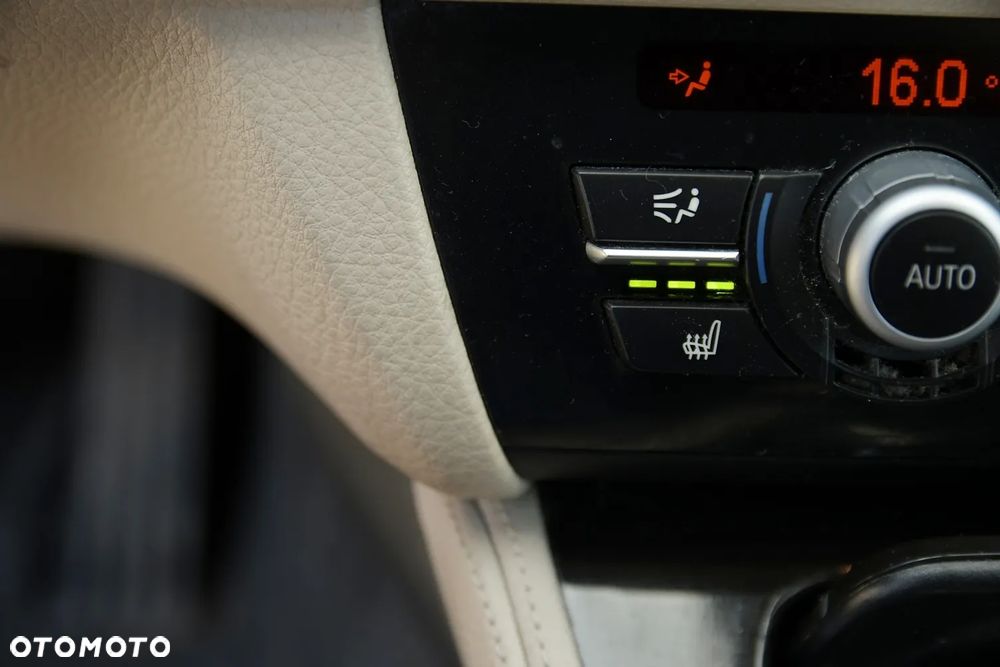 BMW Seria 5 525d - 32