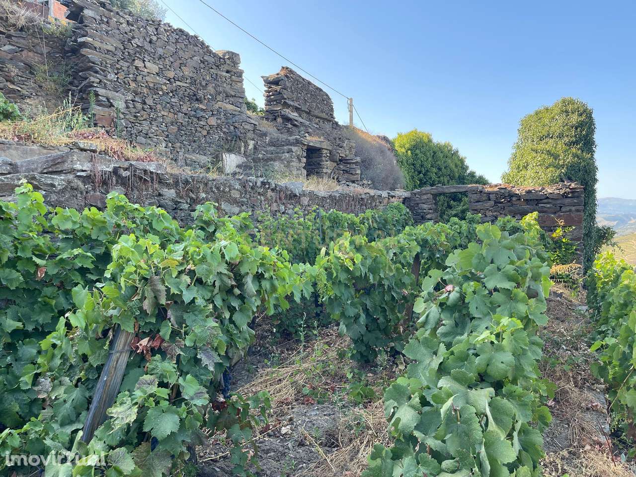 Terreno em Valdigem, com uma área total de 3.350m², oferece vistas pan - Grande imagem: 2/60