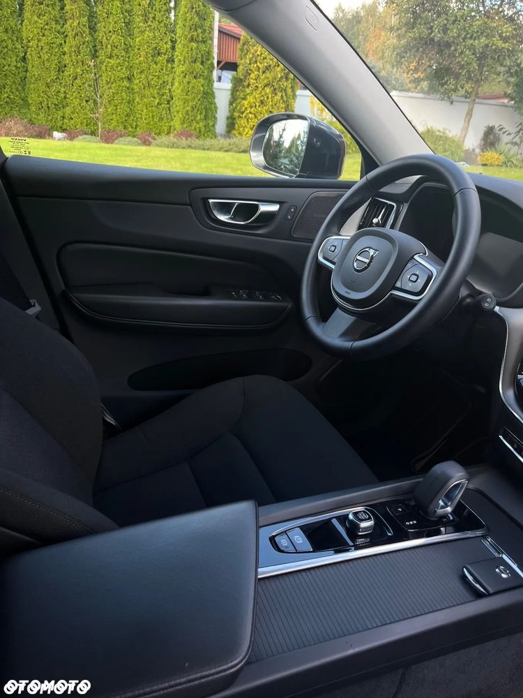 Volvo XC 60 B4 D AWD Geartronic Momentum Pro - 17