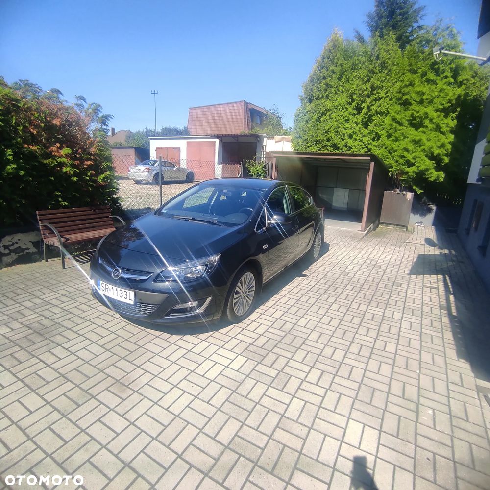 Opel Astra 1.4 T Executive - 10
