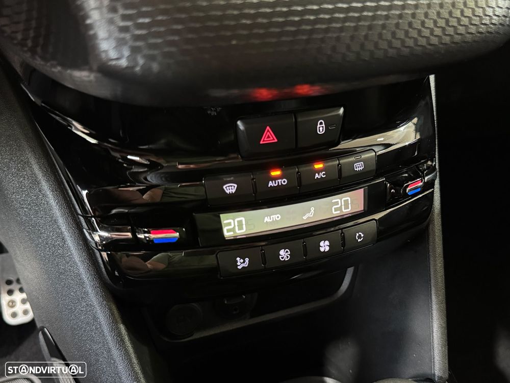 Peugeot 2008 1.2 PureTech GT Line EAT6 - 24