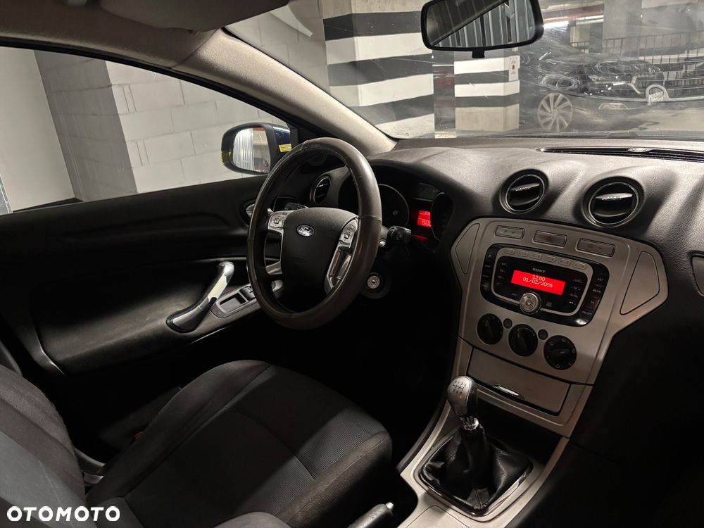 Ford Mondeo 2.0 TDCi Ambiente - 4