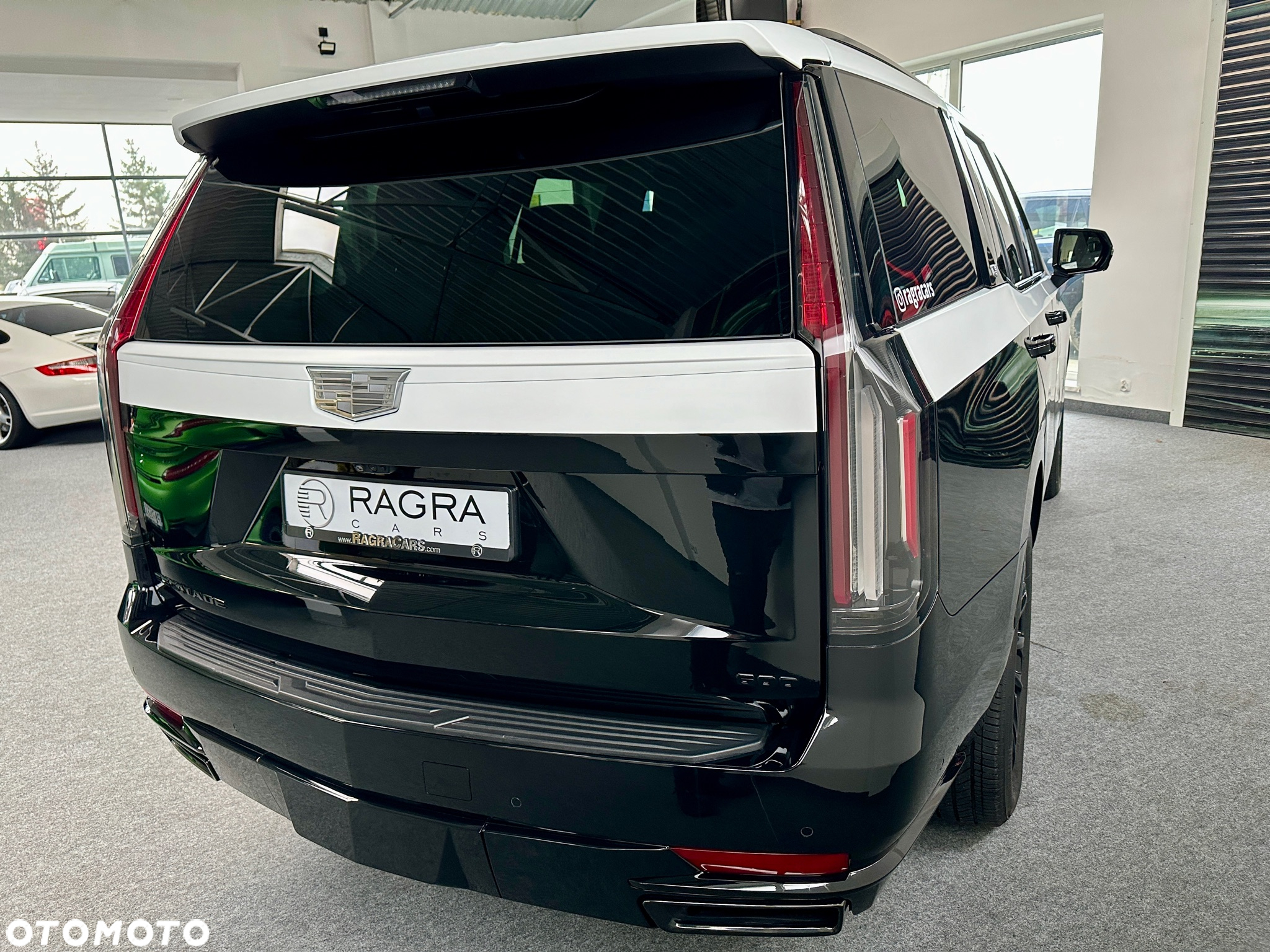 Cadillac Escalade 6.2 V8 AWD AT Platinum - 9