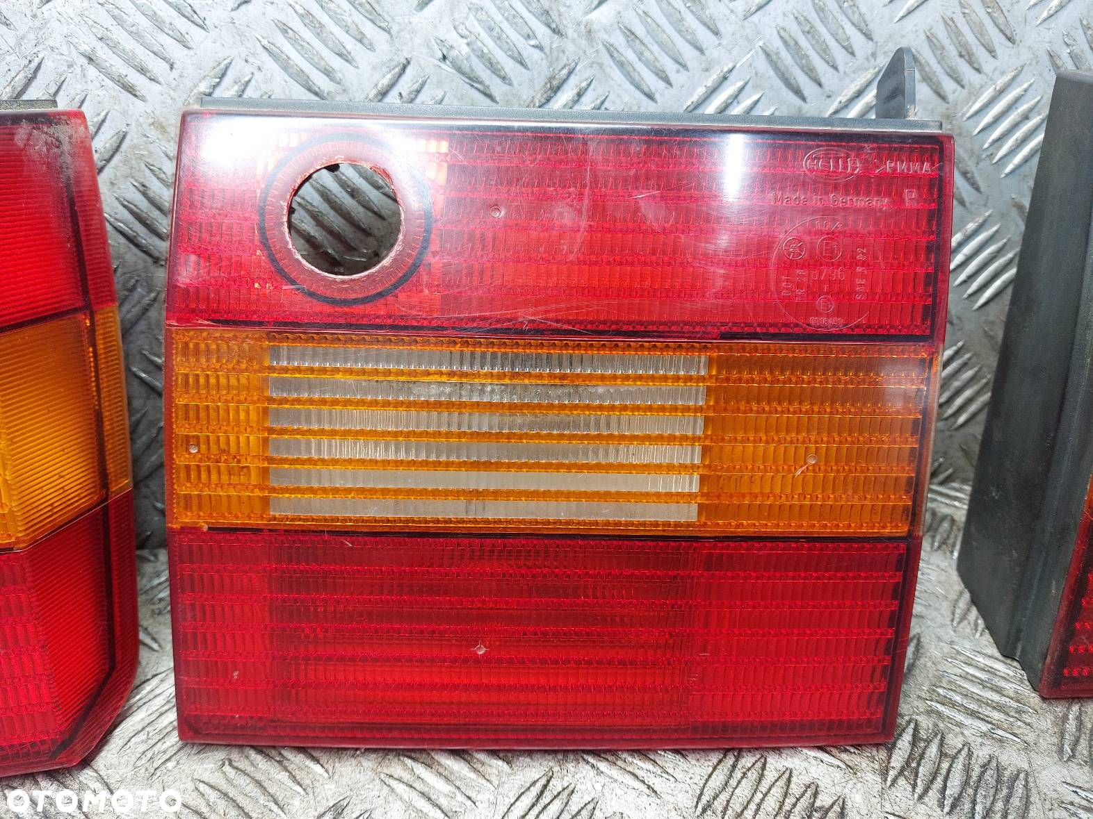 LAMPA LEWY TYŁ + PRAWY TYŁ VOLKSWAGEN PASSAT B4 SEDAN - 7