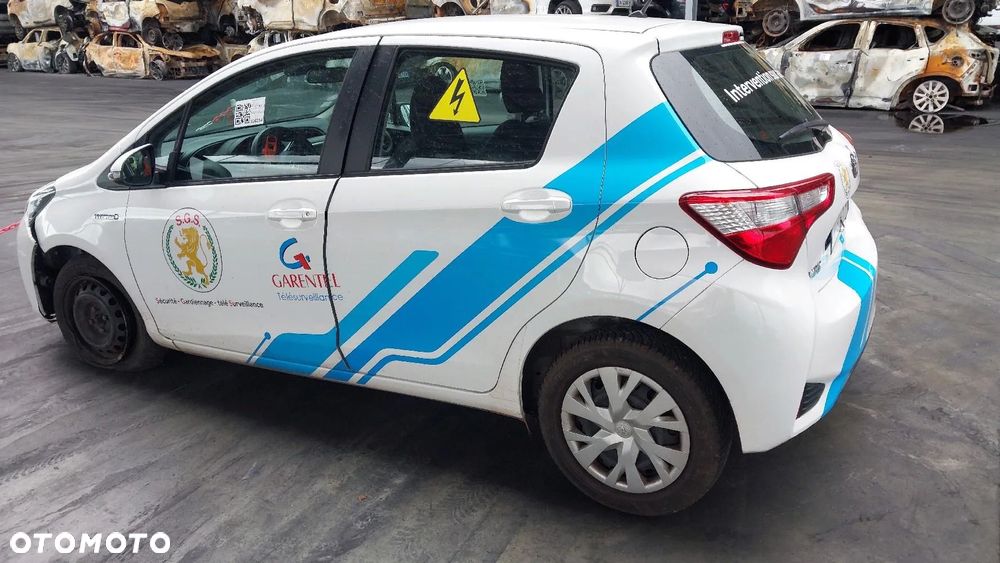 Toyota Yaris Hybrid 100 Premium - 8