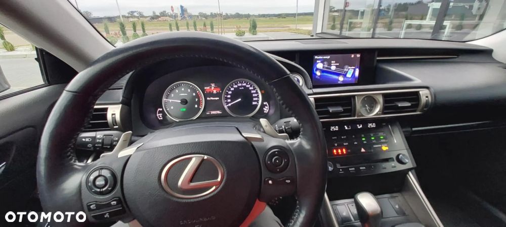 Lexus IS - 14
