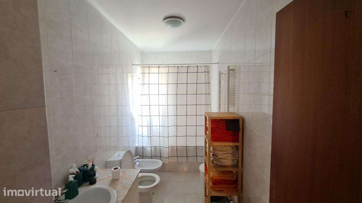 Quarto - localizado em Paranhos Porto - Grande imagem: 4/6