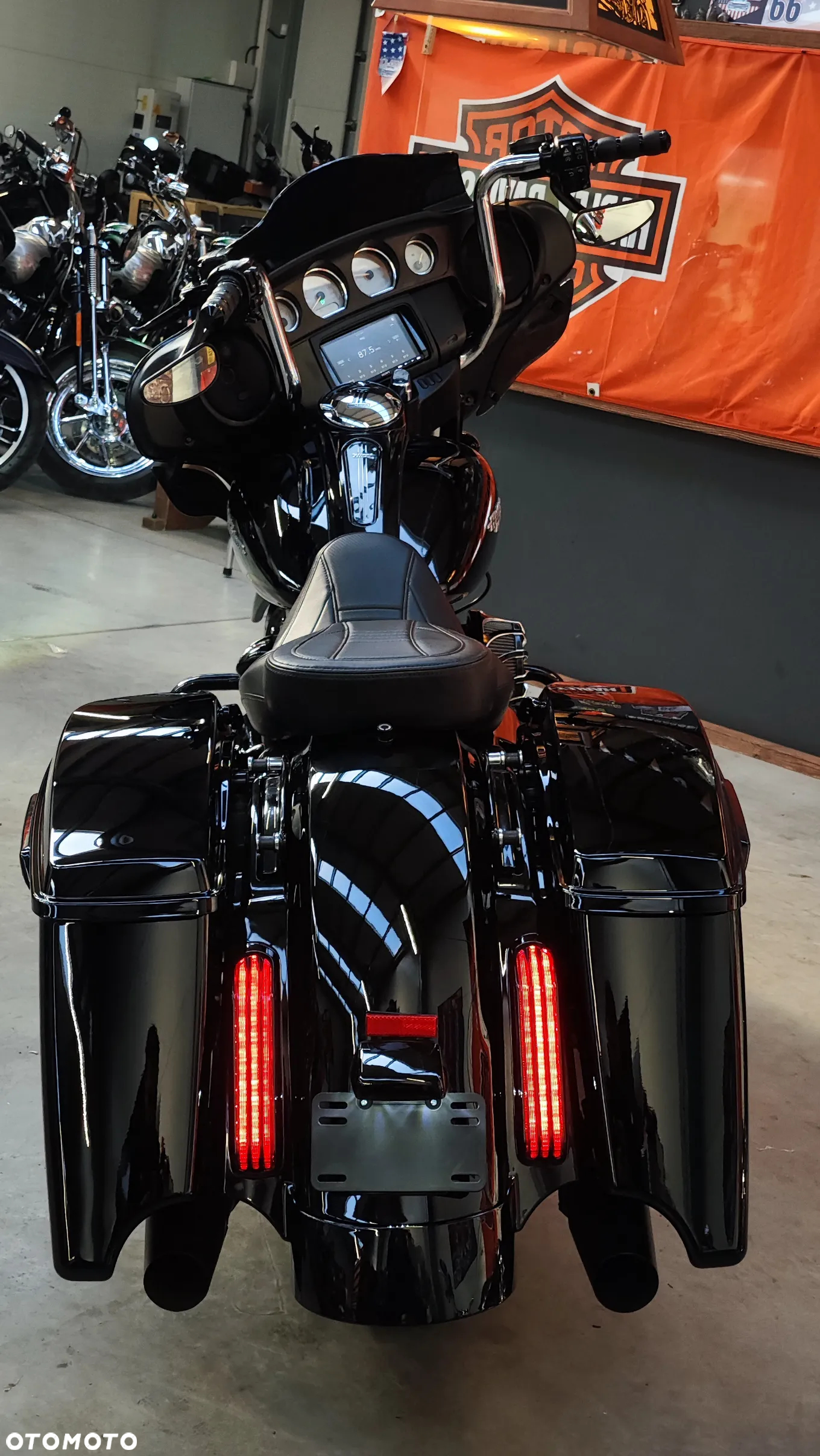 Harley-Davidson Touring Street Glide - 2