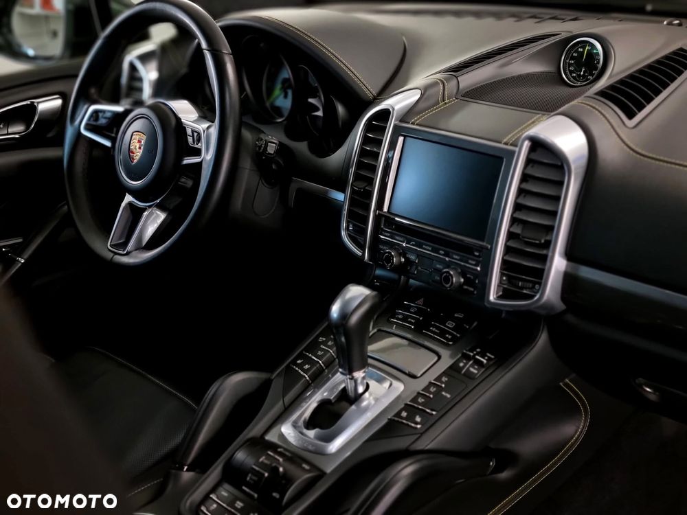Porsche Cayenne - 16