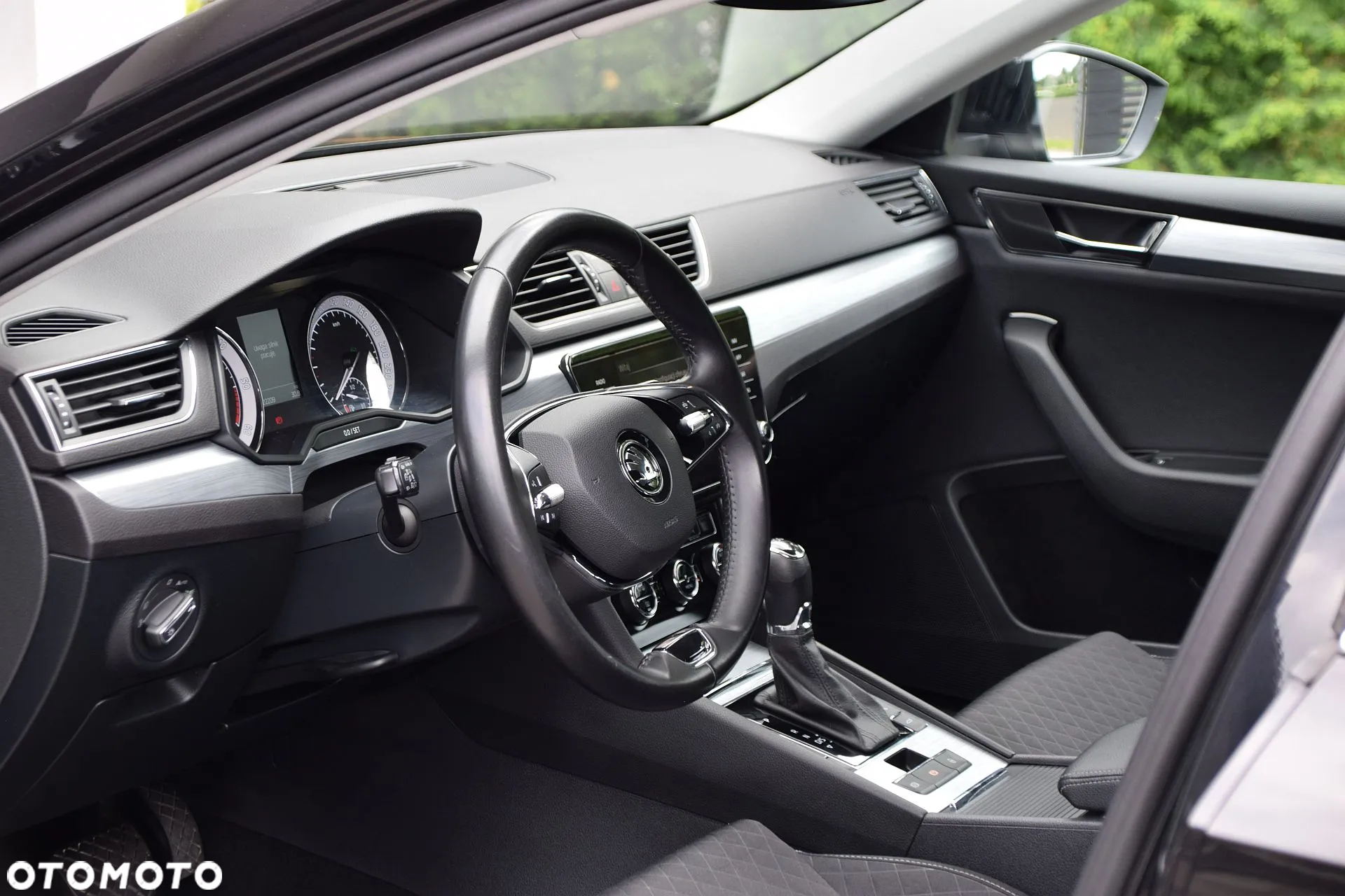 Skoda Superb 2.0 TDI SCR Ambition DSG - 9