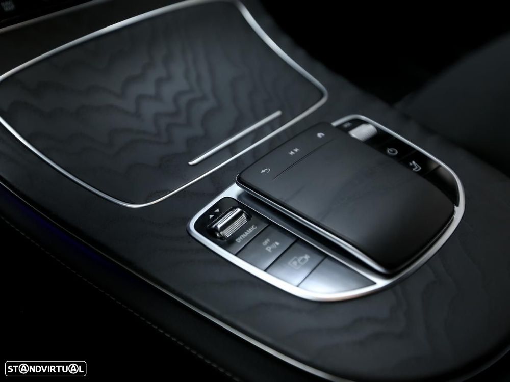 Mercedes-Benz E 300 de AMG Line 4Matic - 29