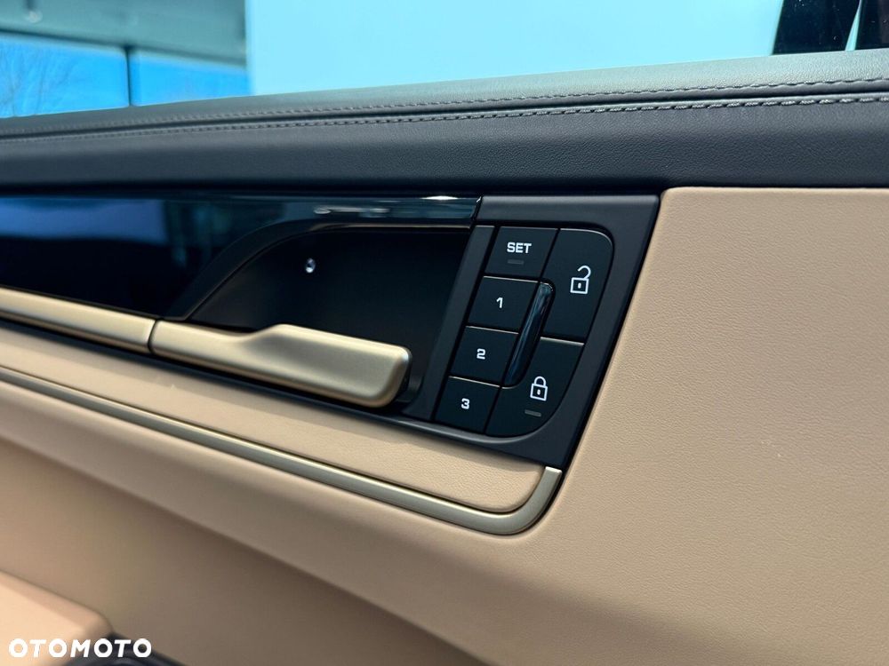 Porsche Cayenne - 16