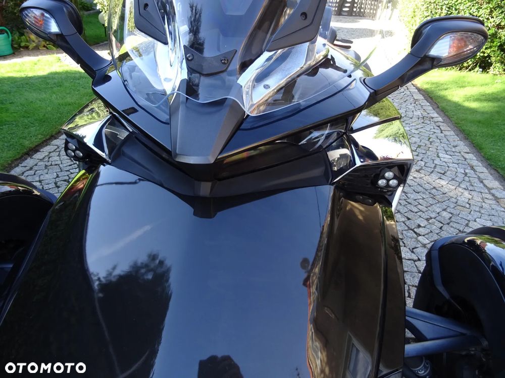 Can-Am Spyder - 16