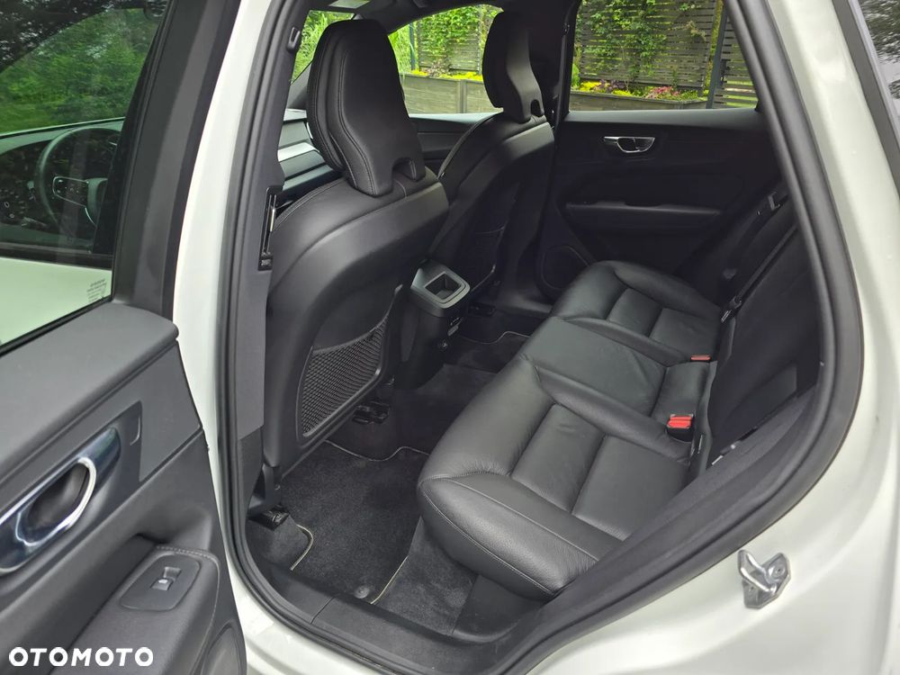 Volvo XC 60 B5 B R-Design - 29