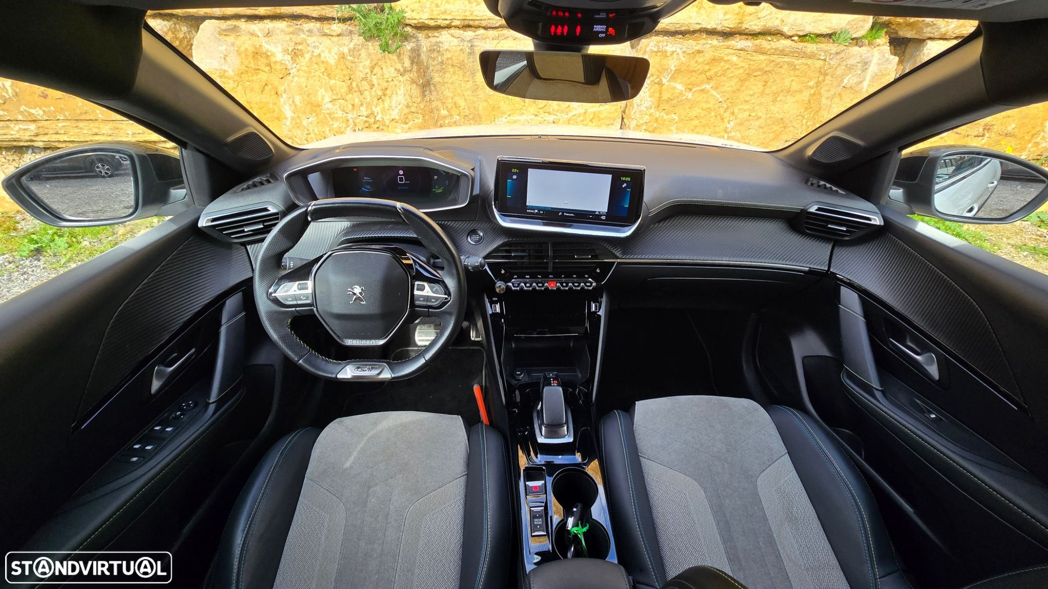 Peugeot e-208 GT - 10