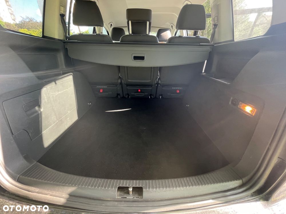 Volkswagen Touran - 11