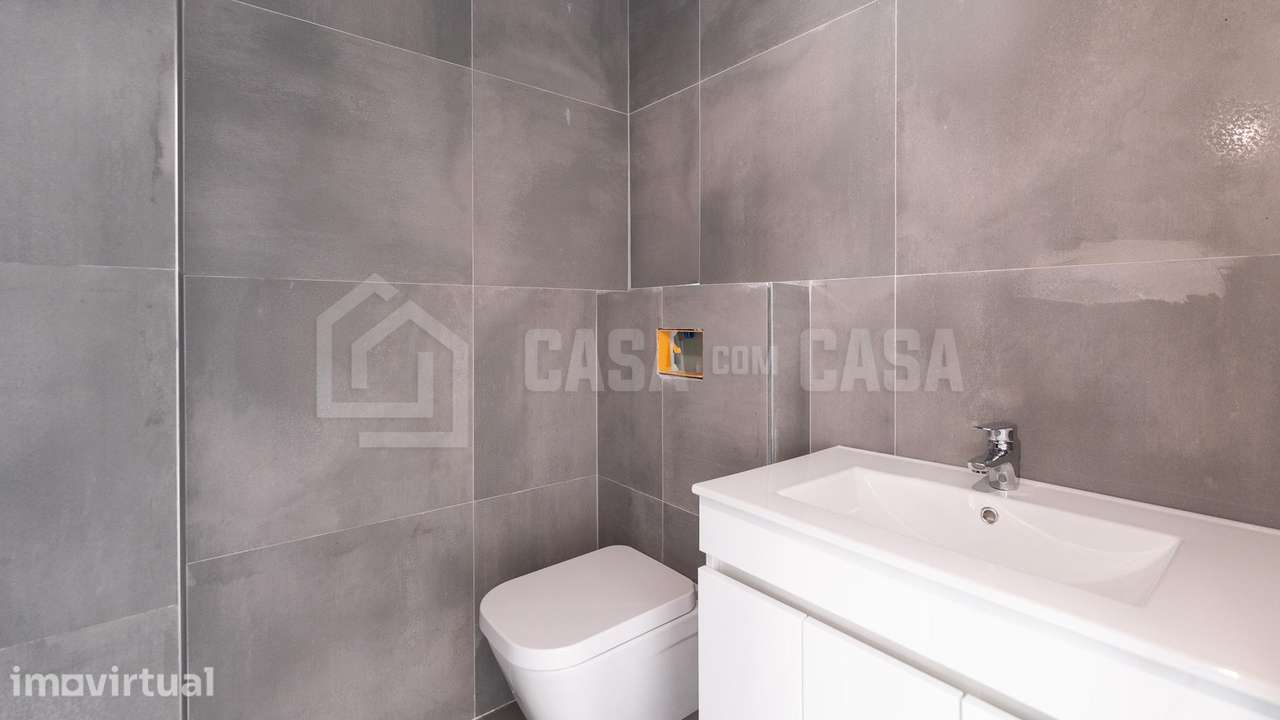 Apartamento T2+2 Duplex A Gumirães - Grande imagem: 3/17