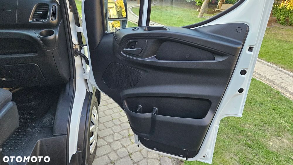 Iveco Daily 35S17 3,0D 170KM I Właściciel L2H2 Średniak Hak 3,5T Webasto Klima Fotel Bujany - 26