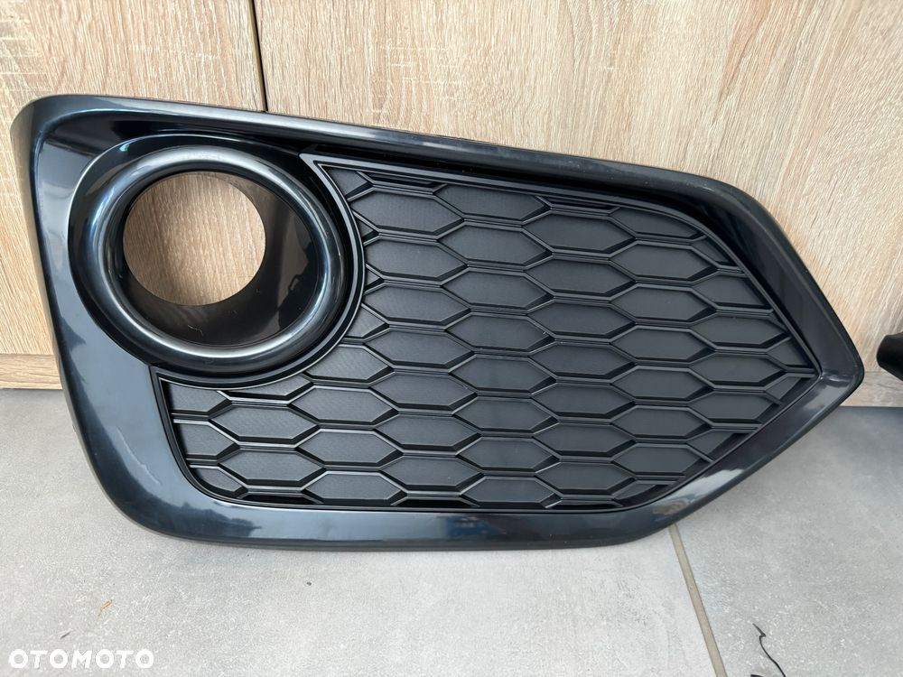 Honda Civic X kratka atrapa zderzaka przód - 5