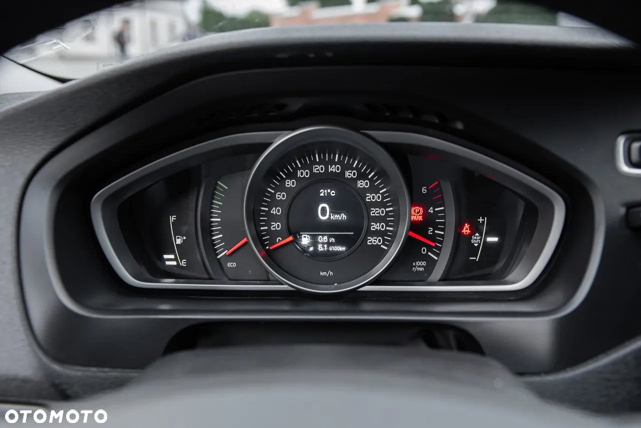 Volvo V40 - 18