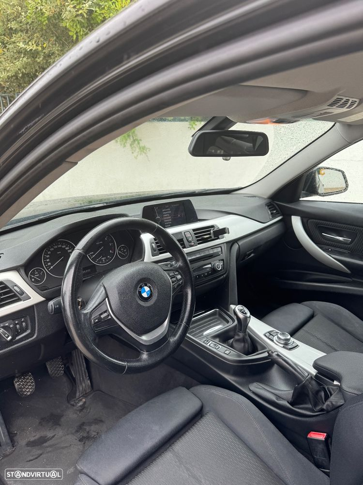 BMW 320 d Touring - 12