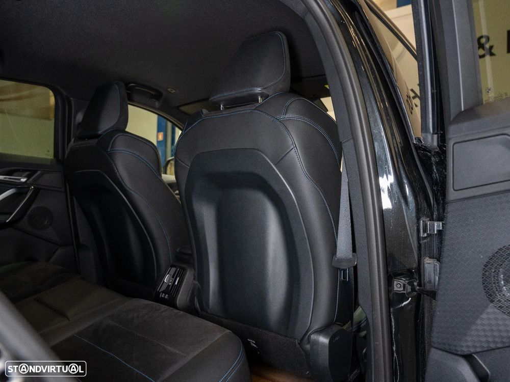 BMW iX2 eDrive20 Pack Desportivo M - 22