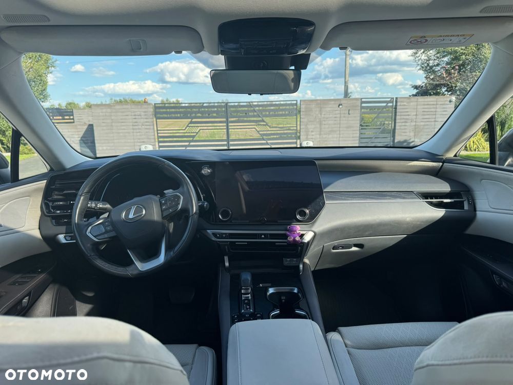Lexus RX 450h+ Omotenashi - 17