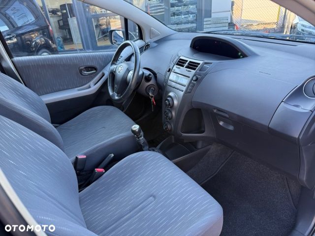 Toyota Yaris - 22