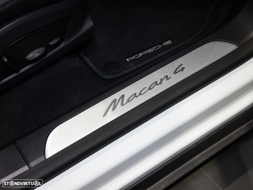 Porsche Macan Electric 4 - 38