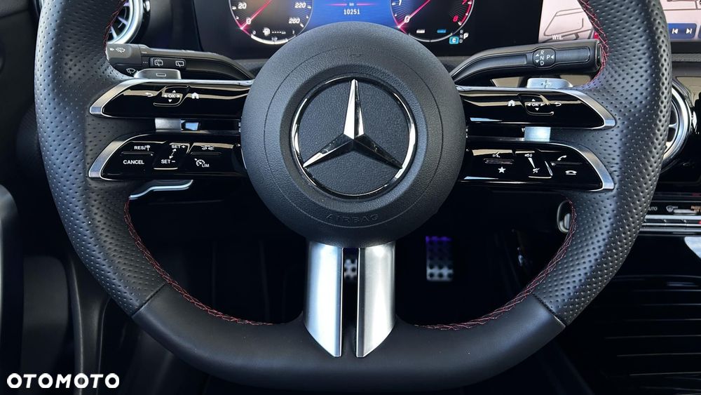 Mercedes-Benz Klasa A 220 4-Matic AMG Line 8G-DCT - 16