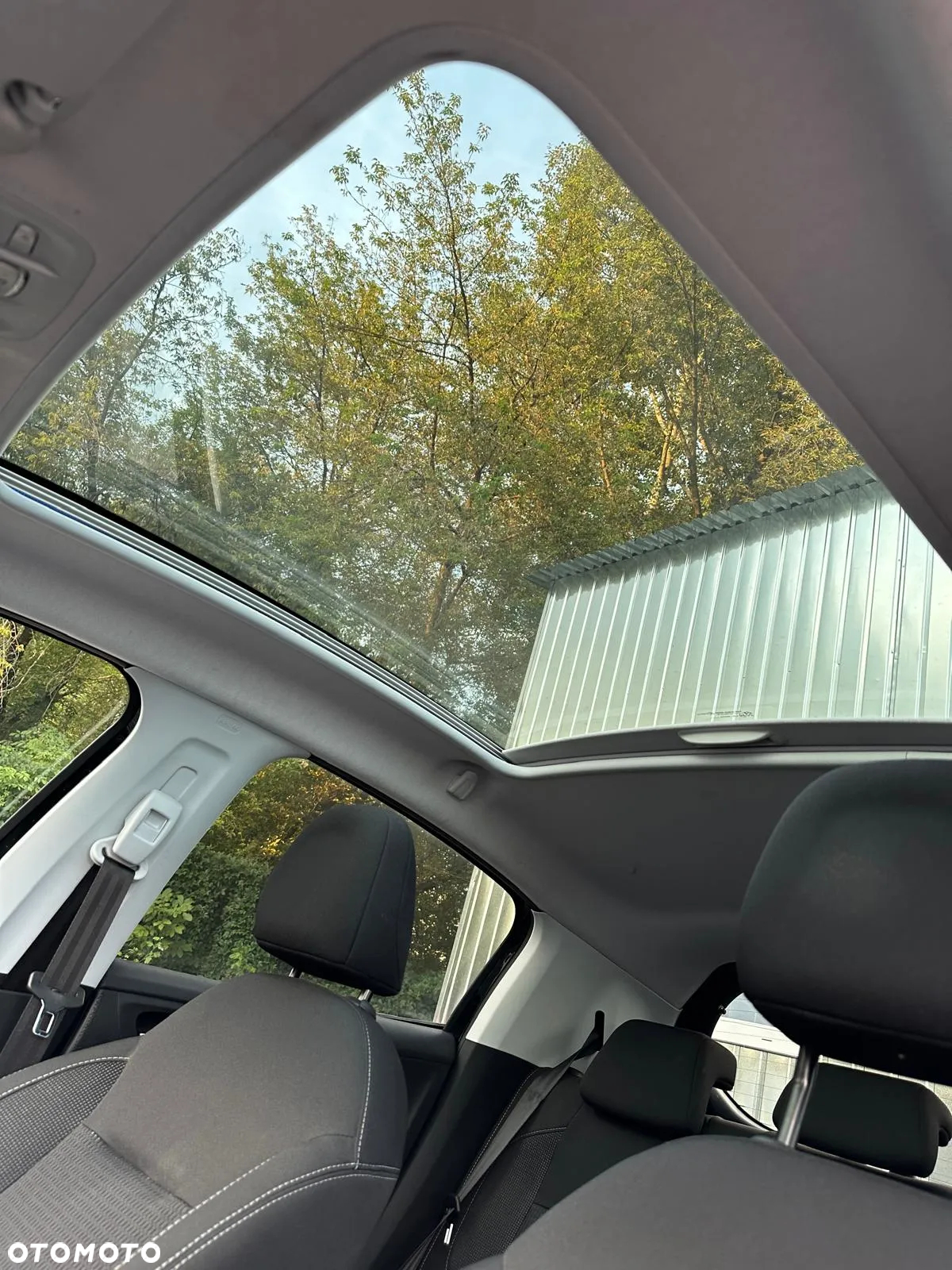 Peugeot 208 - 17