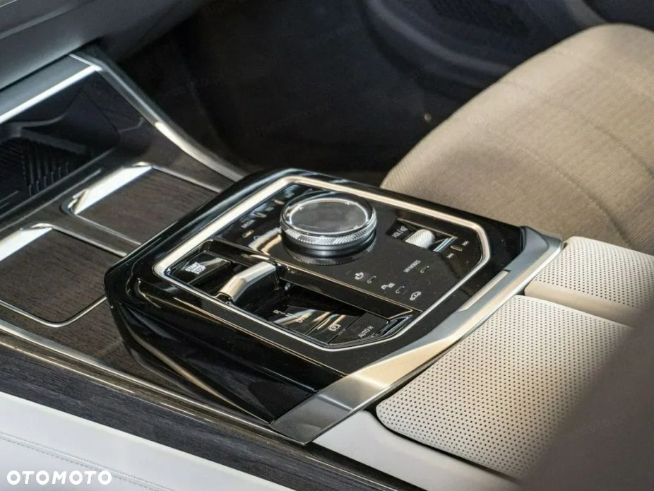 BMW Seria 7 740d xDrive mHEV M Sport sport - 17