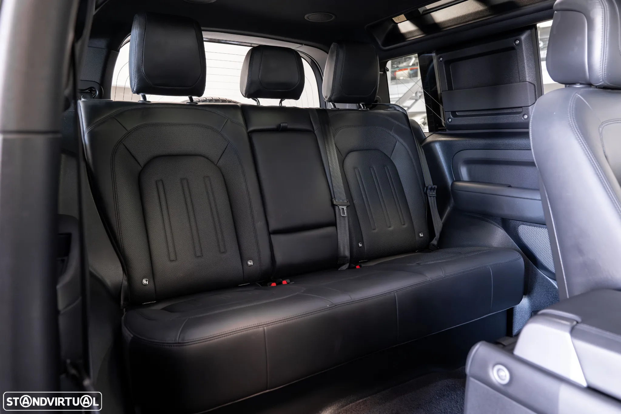 Land Rover Defender 3.0 D300 90 AWD X-Dynamic HSE - 23