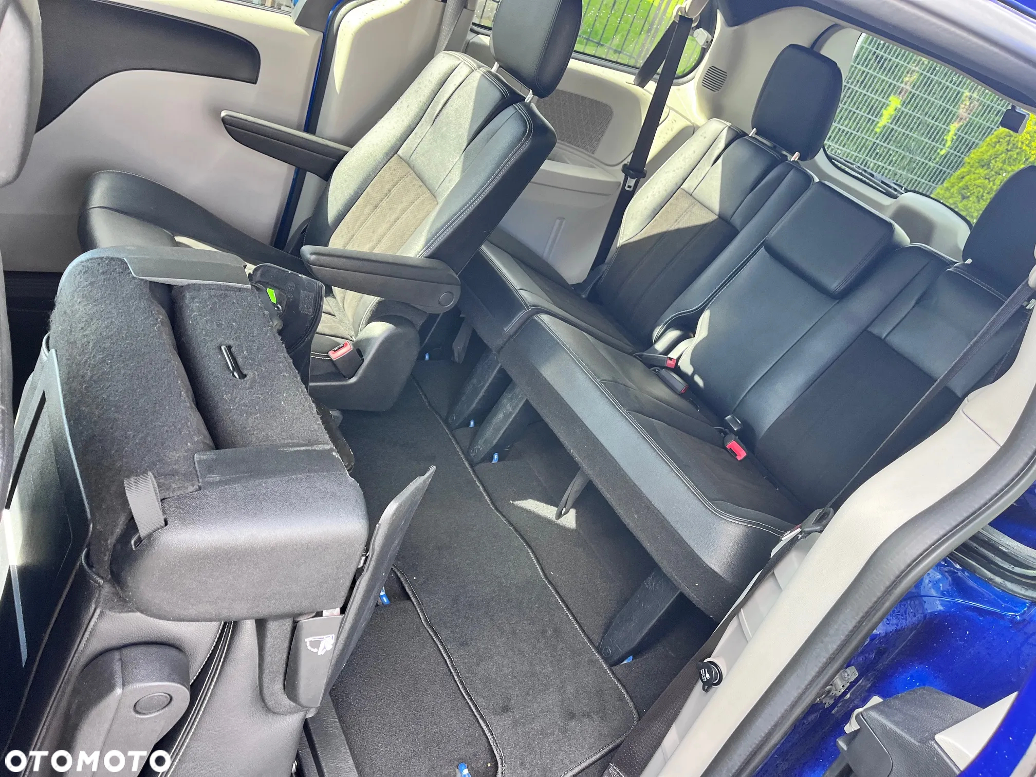 Dodge Grand Caravan - 16