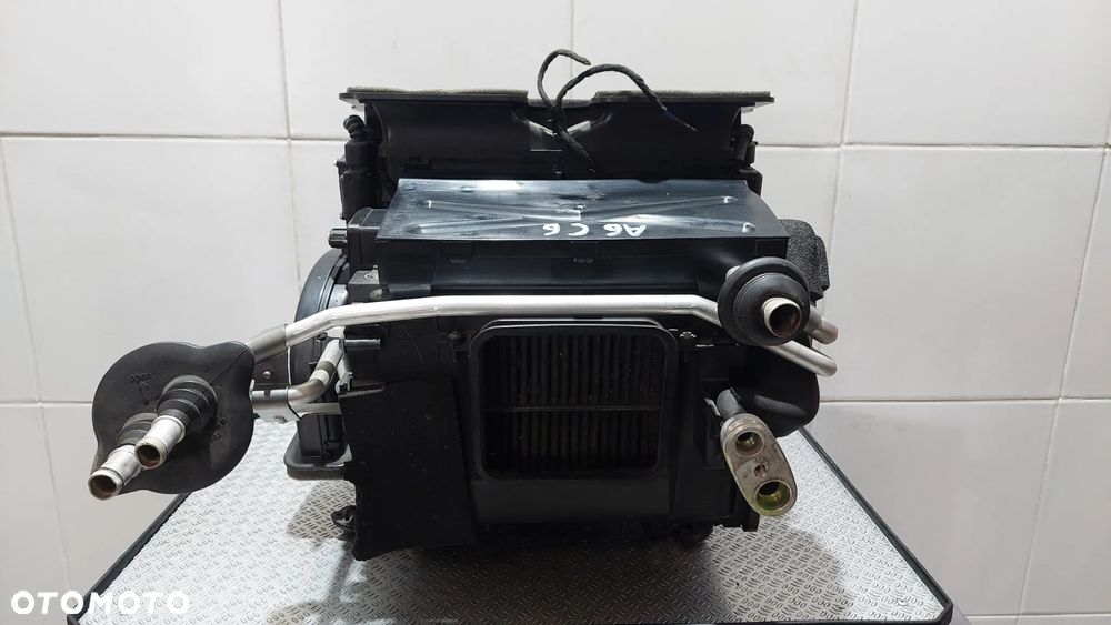 NAGRZEWNICA KLIMATRONIC AUDI A6 C6 3,2B NR 4F1820351J - 4