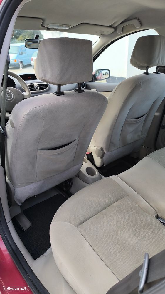Renault Clio 1.2 16V Confort Privilège - 18