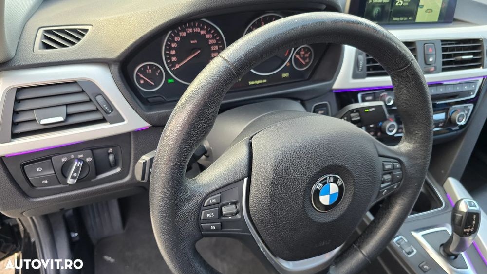 BMW Seria 3 320i AT - 10