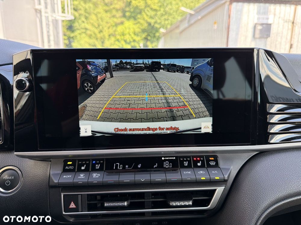 Toyota Camry - 17