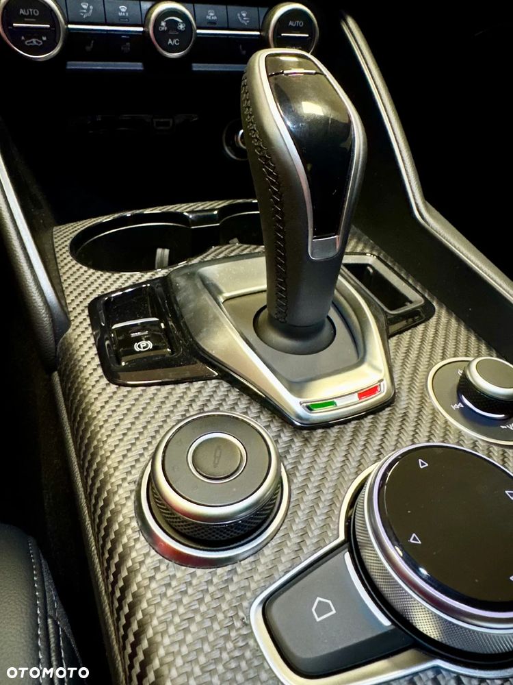 Alfa Romeo Giulia - 16