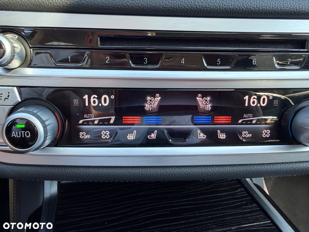 BMW Seria 7 740Ld xDrive - 32