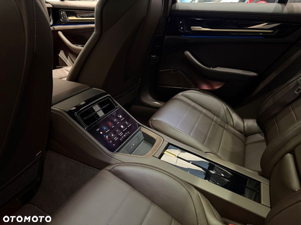 Porsche Panamera - 25