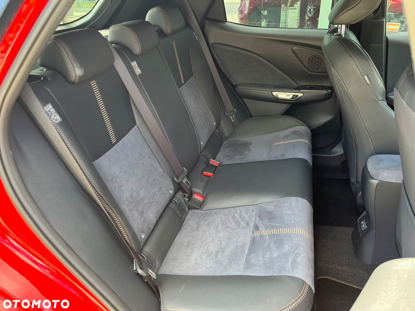Lexus LBX 1.5 Hybrid Cool - 26