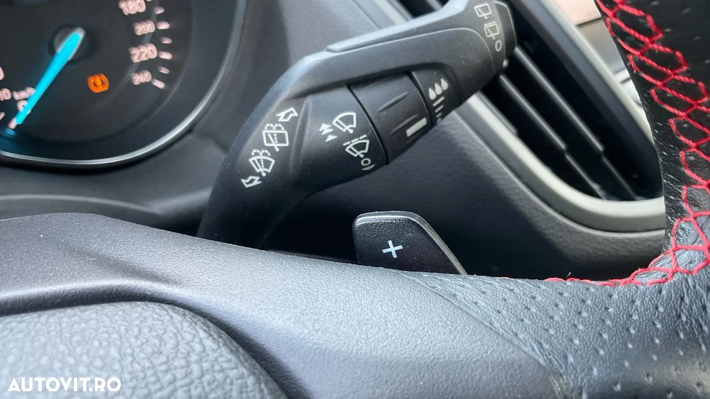 Ford Kuga 2.0 TDCi 4WD Powershift ST-Line - 41