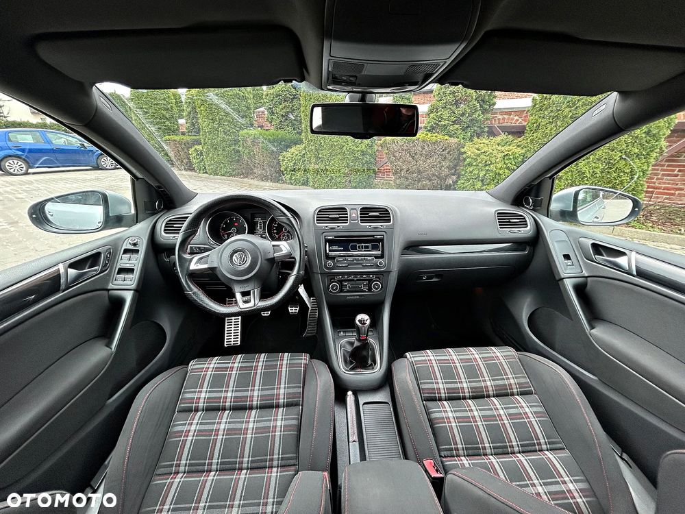 Volkswagen Golf - 24