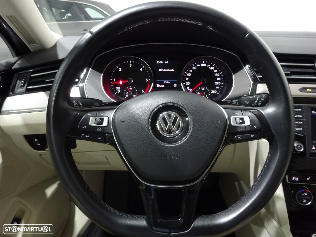 VW Passat Variant 2.0 TDi Highline - 11