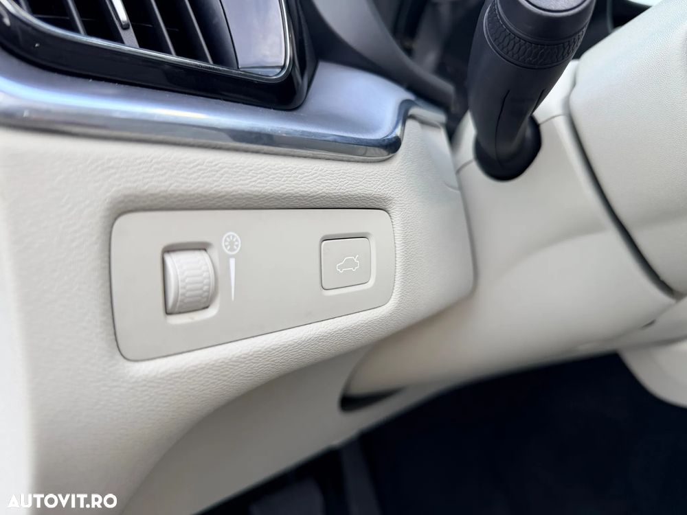 Volvo XC 60 B4 D AWD Geartronic Momentum Pro - 15